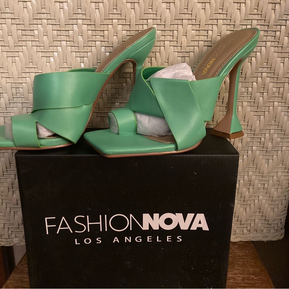 Fashion Nova Mint Green 3 inch Heels Powermoves Size 6.5 New